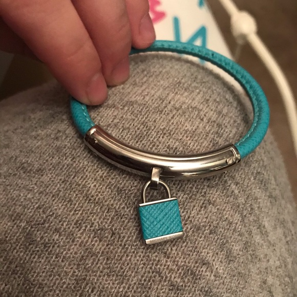 2 Michael Kors “lock” leather bracelets. - Picture 3 of 3